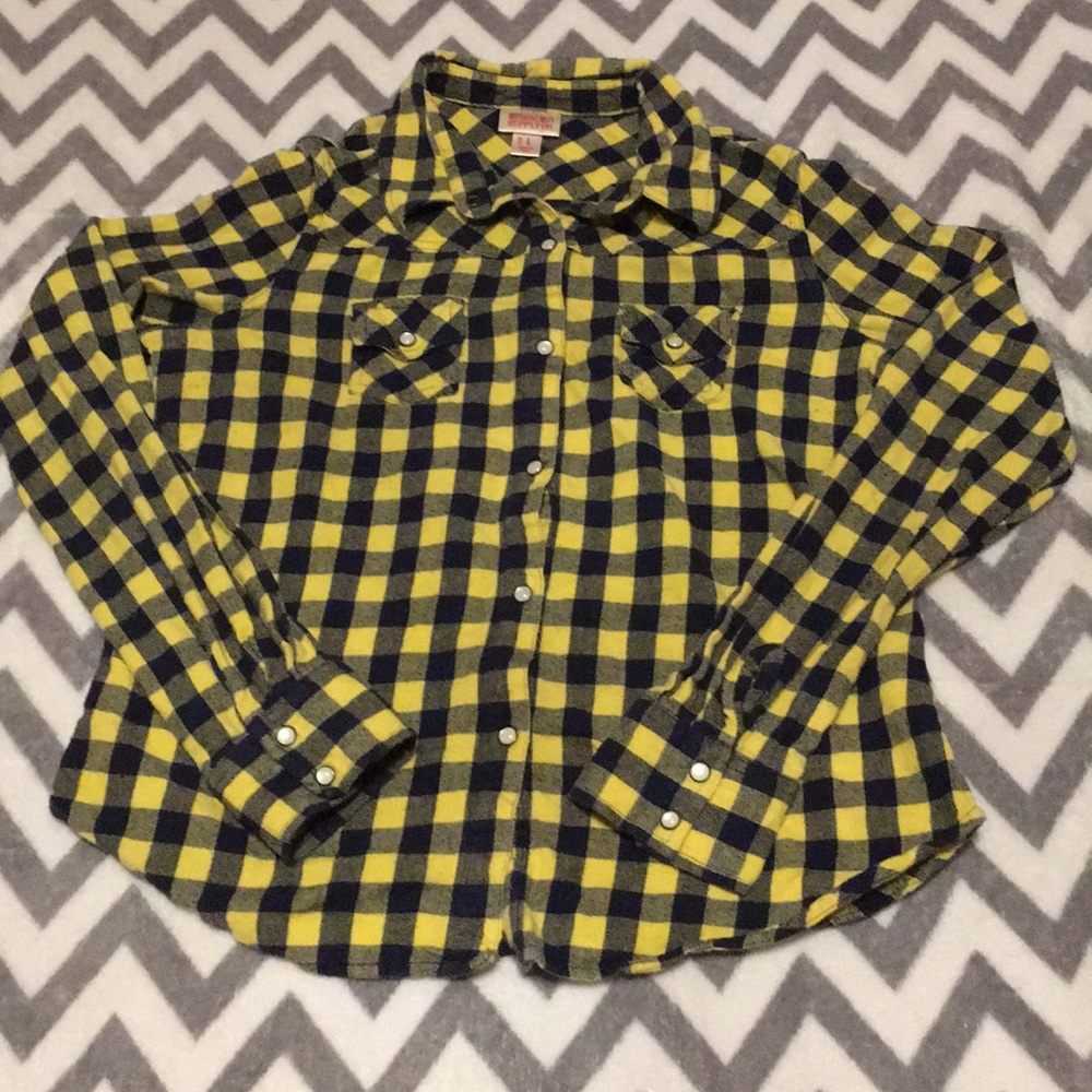 Yellow and black plaid flannel.